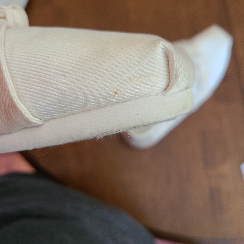 Toms - Picture 5 of 5